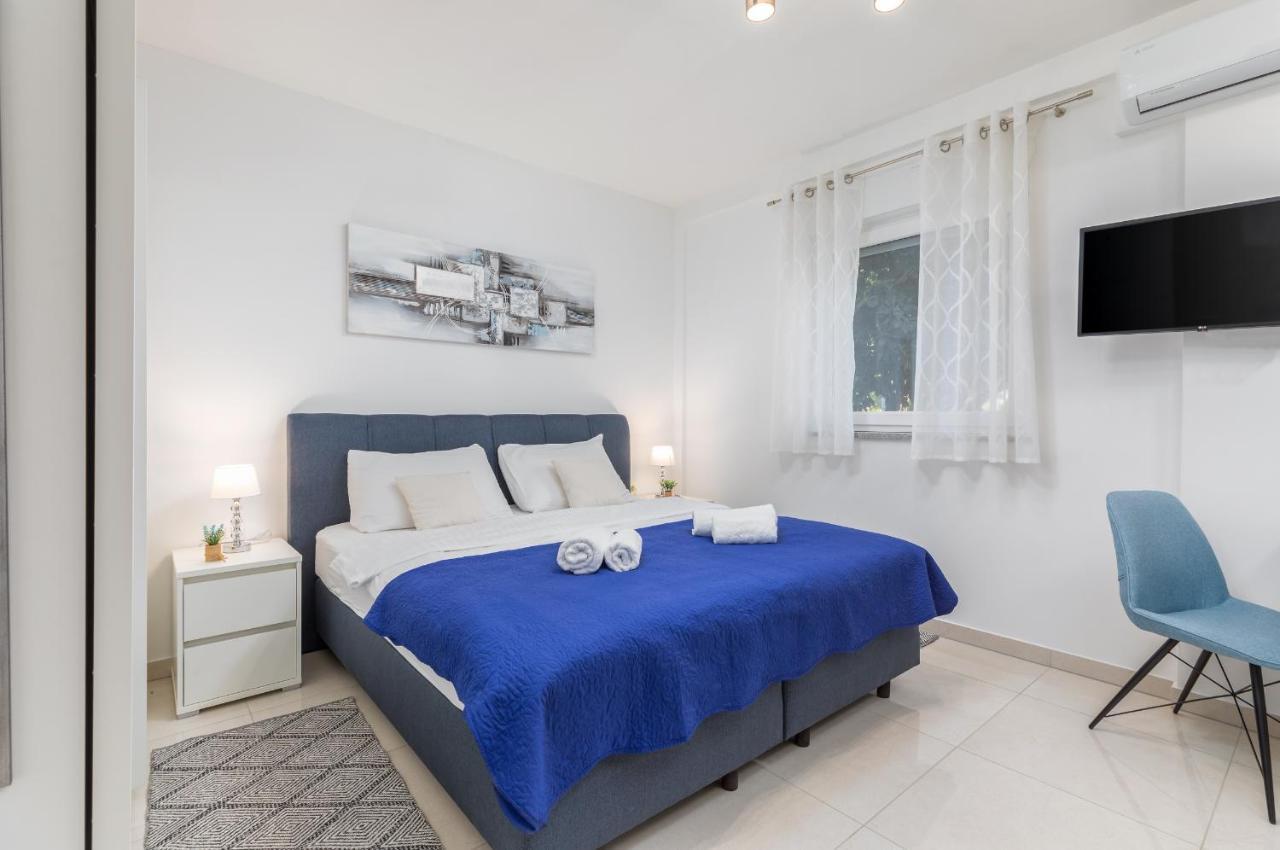 Marine Lux Apartments Пула Экстерьер фото