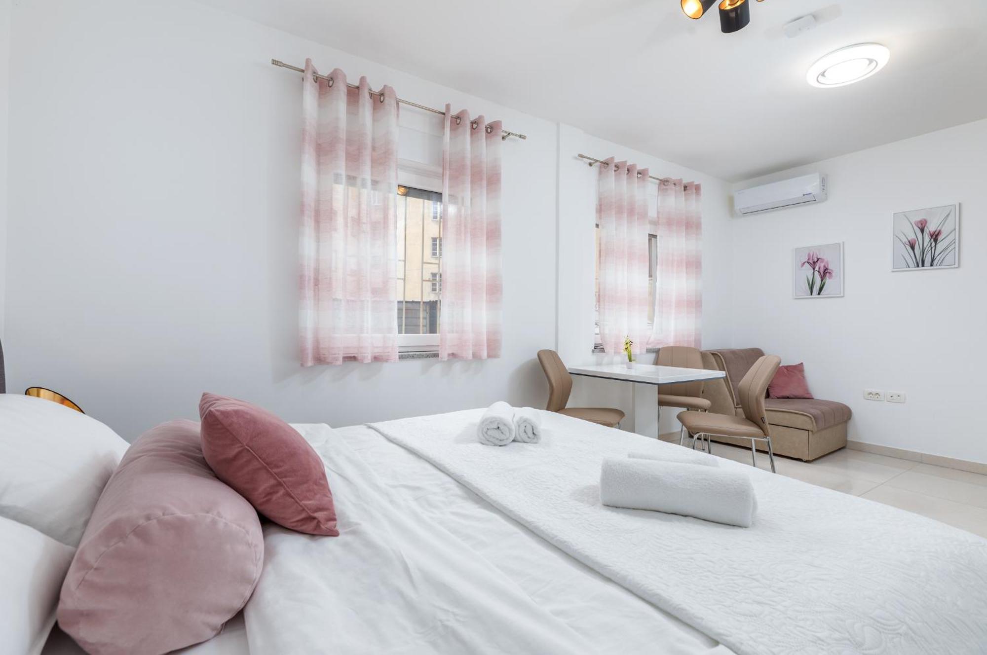 Marine Lux Apartments Пула Экстерьер фото